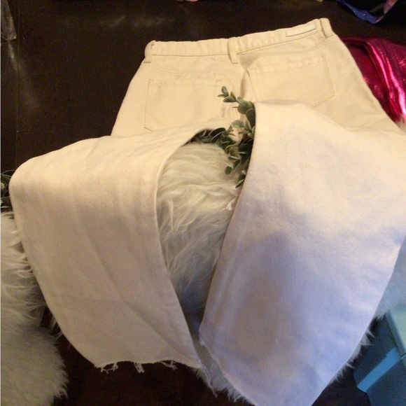 NEW! HP! π₯° Blank NYC Ecru Cropped jean - Picture 2 of 7